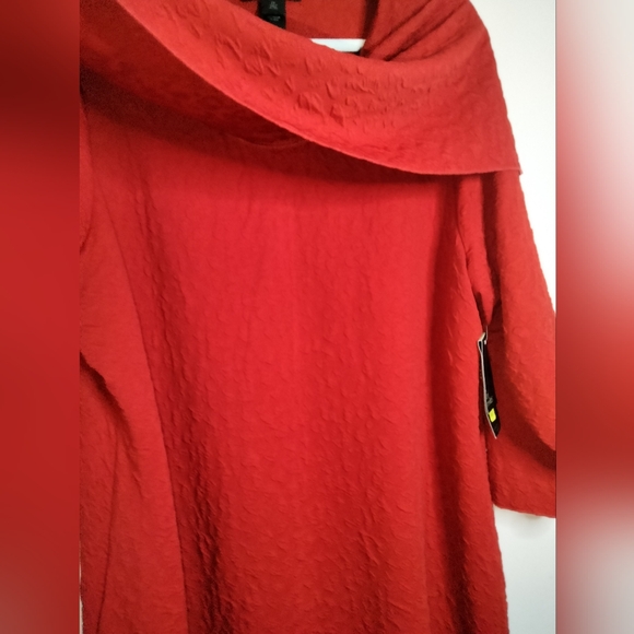 Ali Miles (Size 3X) Red Textured Print Cowlneck/Off-the-Shoulder Top (NEW-NWT) - Picture 9 of 13